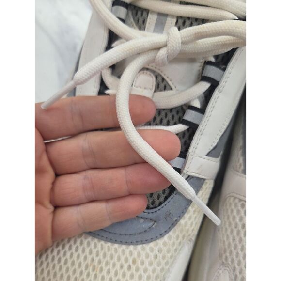 Athletic_Shoes